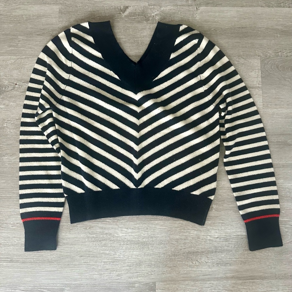Brodie Cashmere - Navy Striped Black and White V-Neck Cropped Sweater